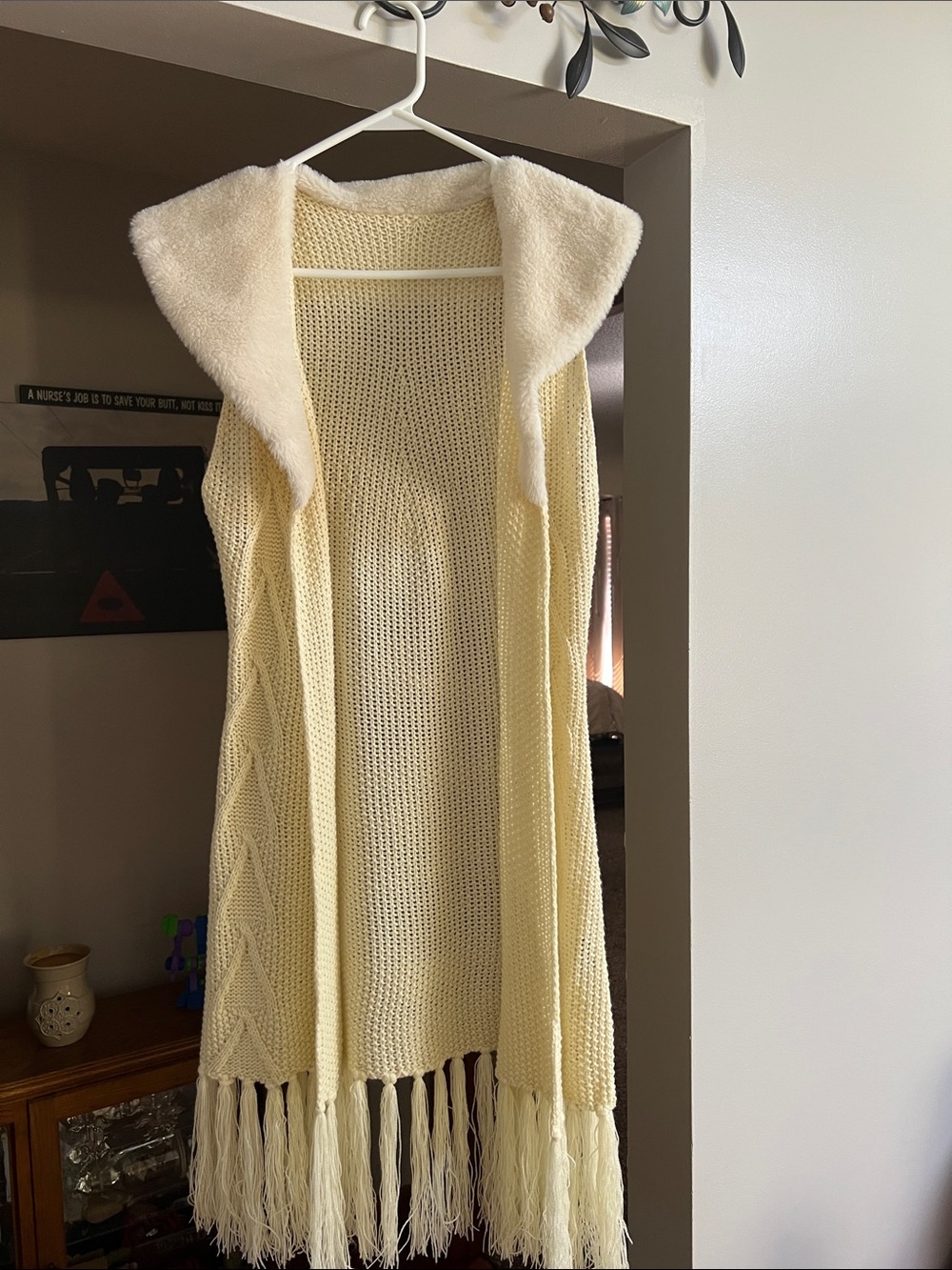 SHEIN Cream Open-Knit Fringe Vest with Faux-Fur Collar